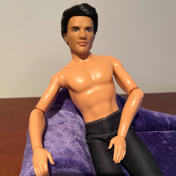 Barbie Doll 2009 Barbie Twilight Saga New Moon - Jacob - Picture 9 of 9